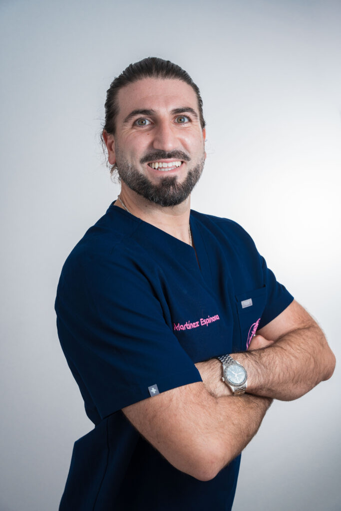 MIGUEL MARTINEZ TRAUMATOLOGO EN ADRA CLINICA DE TRAUMATOLOGIA CARMEN MALDONADO